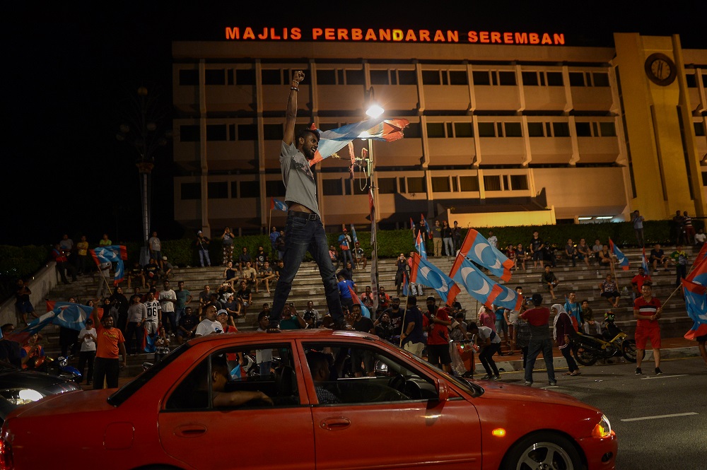 Pakatan Harapan supporters celebrate the coalitionu00e2u20acu2122s win in Seremban May 10, 2018. u00e2u20acu201d Picture by Mukhriz Hazim
