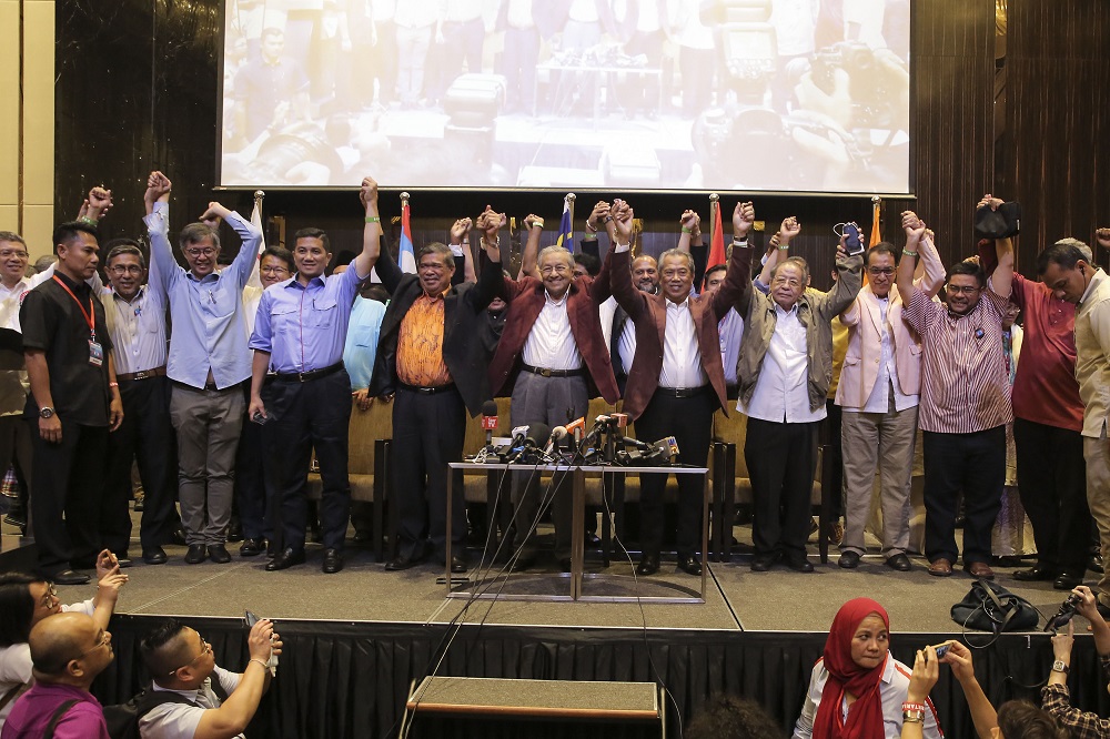 Tun Dr Mahathir Mohamad (centre) and other Pakatan Harapan leaders raise their hand after a press conference at the Sheraton Hotel in Petaling Jaya.  — Picture by Yusof Mat Isa 