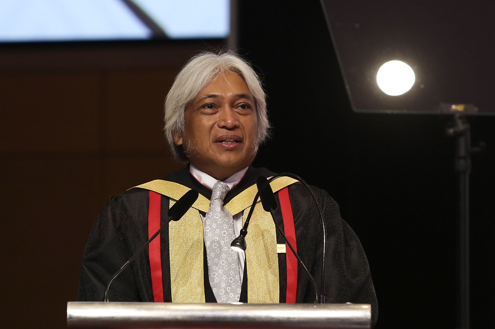 Bank Negara Malaysia governor Tan Sri Muhammad Ibrahim speaks at 2nd Charted Banker Conferment and 21st Graduation Ceremony in Kuala Lumpur May 12, 2018. u00e2u20acu201d Picture by Yusof Mat Isa