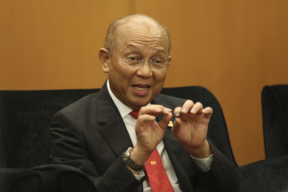 AICB chairman Tan Sri Azman Hashim speaks at 2nd Chartered Banker Conferment and 21st Graduation Ceremony in Kuala Lumpur May 12, 2018.