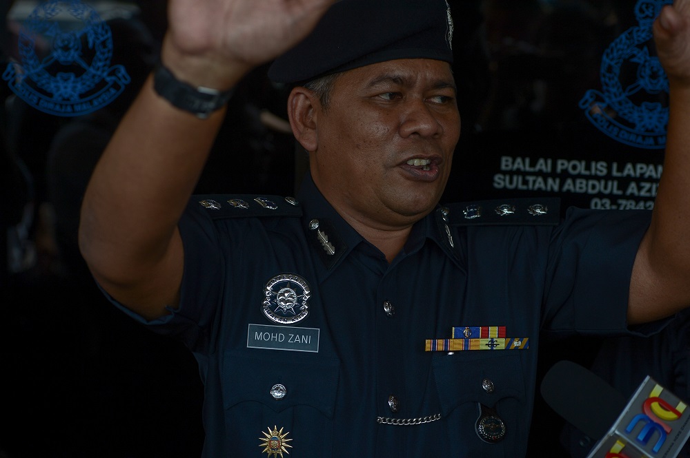 Assistant Commissioner of Police Mohd Zani Che Din speaks to reporters at the Sultan Abdul Aziz Shah Airport in Subang Jaya May 12, 2018. u00e2u20acu201d Picture by Mukhriz Hazim
