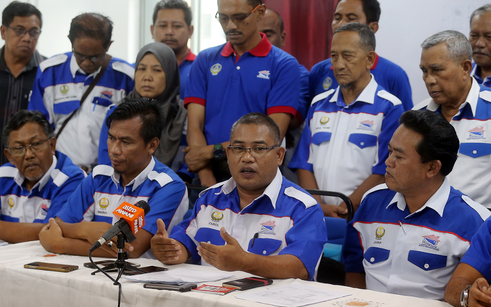 Persatuan Kontraktor Bumiputera Kelas F (PERKOBF) president Zairol Hizam Zakaria (seated, centre) wants the Perak government to relook into contracts that were given to concessionaires by the previous administration. u00e2u20acu201d Picture by Farhan Najib