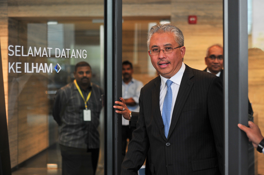 Khazanah Nasional managing director Tan Sri Azman Mokhtar walks out after meeting the Councils of Elders at Ilham Tower in Kuala Lumpur May 17, 2018. u00e2u20acu201d Picture by Shafwan Zaidon