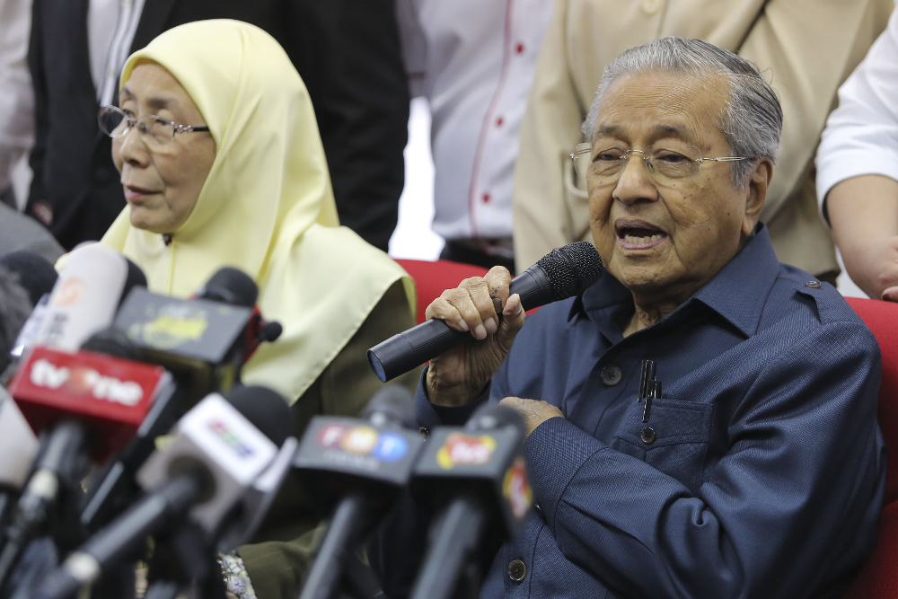 Prime Minister Tun Dr Mahathir Mohamad speaks during a press conference at PPBM headquarters in Petaling Jaya May 17, 2018. u00e2u20acu201d Picture by Yusof Mat Isa