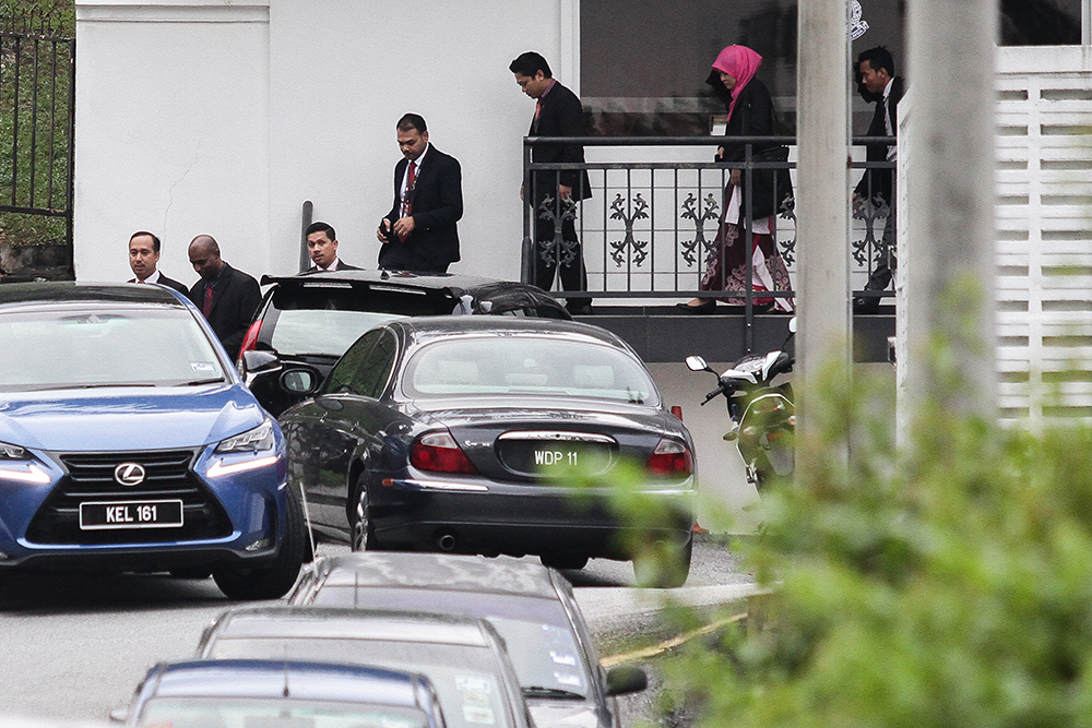 MACC officers leave the residence of Datuk Seri Najib Razak in Taman Duta, Kuala Lumpur May 18, 2018. u00e2u20acu201d Picture by Miera Zulyana