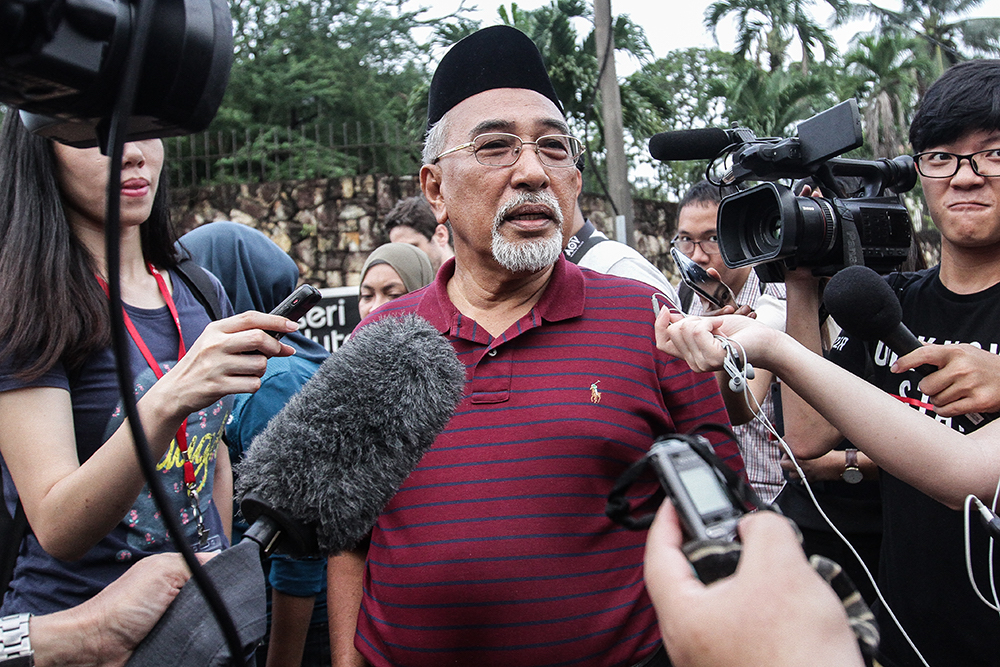 Abdul Rahim Abdul Rahman speaks to reporters outside the residence of Datuk Seri Najib Razak in Taman Duta, Kuala Lumpur May 18, 2018. u00e2u20acu201d Picture by Miera Zulyana