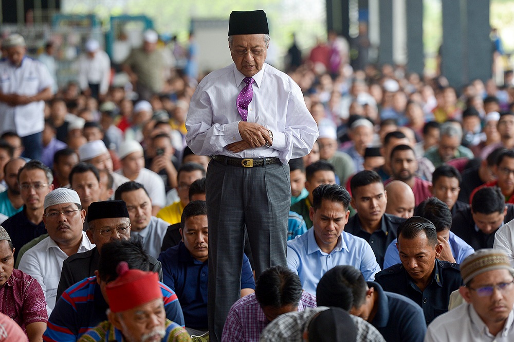 Prime Minister Tun Dr Mahathir Mohamad attends Friday prayers at the National Mosque in Kuala Lumpur May 18, 2018. u00e2u20acu201d Picture by Mukhriz Hazim