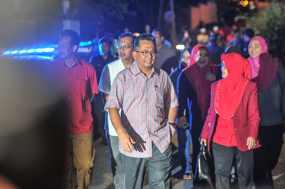 Former Terengganu mentri besar Datuk Seri Ahmad Razif Abdul Rahman leaves former prime minister Datuk Seri Najib Razaku00e2u20acu2122s house after visiting him at Jalan Langgak Duta in Kuala Lumpur May 19, 2018. u00e2u20acu201d Picture by Shafwan Zaidon