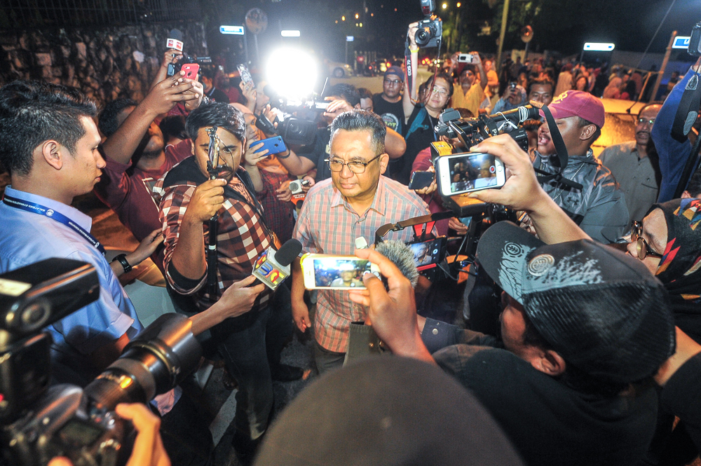 Idris Haron, Ahmad Razif fail to defend posts | Malay Mail