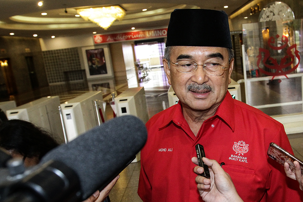 Melaka Umno chief Tan Sri Ali Rustam speaks to reporters at PWTC in Kuala Lumpur May 19, 2018. u00e2u20acu201d Picture by Miera Zulyana