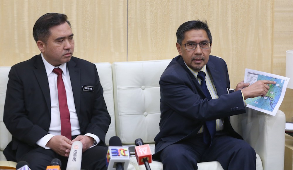 Transport Minister Anthony Loke and Datuk Seri Azharuddin Abdul Rahman hold a press conference in Putrajaya May 23, 2018. u00e2u20acu201d Picture by Razak Ghazalin