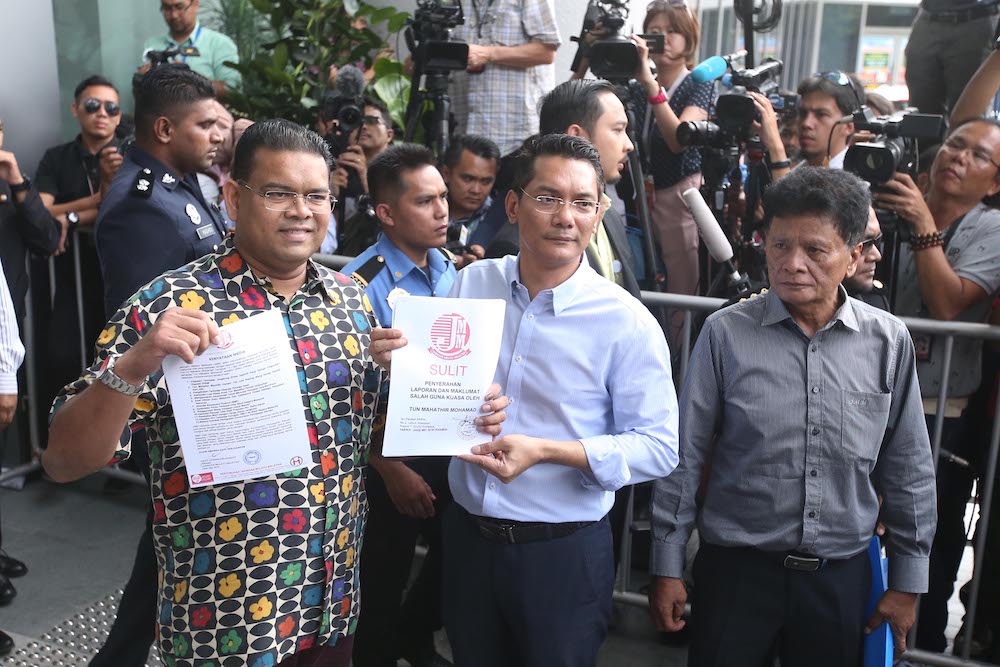 Datuk Azwanddin Hamzah and Datuk Lokman Noor Adam hold up the memorandum that they submitted to MACC in Putrajaya May 24, 2018. u00e2u20acu201d Picture by Azinuddin Ghazali