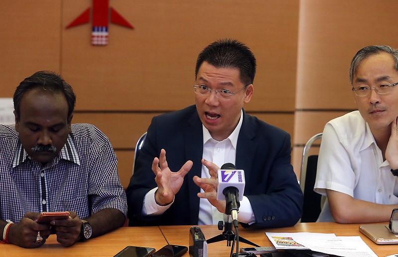 DAP's Nga Kor Ming (centre) speaks during a press conference in Ipoh May 26, 2018. u00e2u20acu201d Picture by Farhan Najib