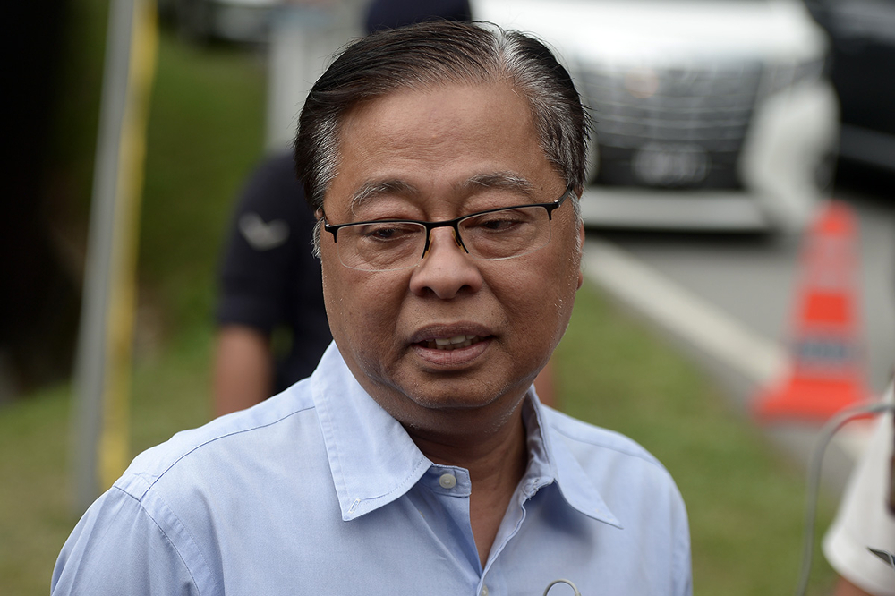 Bera MP Datuk Seri Ismail Sabri Yaakob speaks outside former prime minister Datuk Seri Najib Razaku00e2u20acu2122s house after visiting in Taman Duta, May 19, 2018. u00e2u20acu201d Picture by Mukhriz Hazim