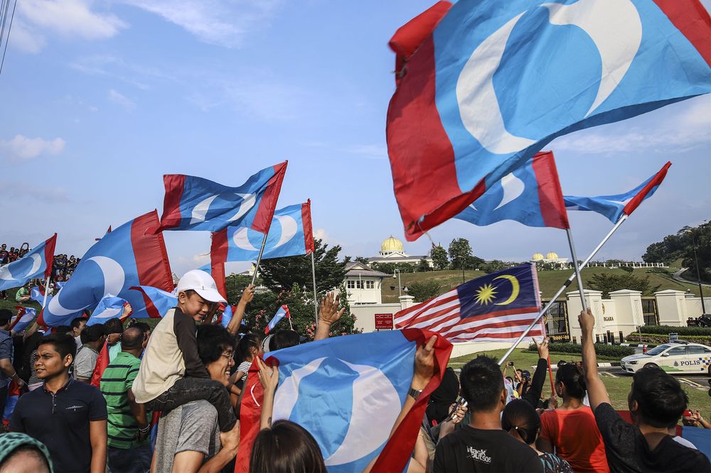 Supporters of Pakatan Harapan gather in front of Istana Negara in anticipation of the swearing-in ceremony of Tun Dr Mahathir as the new prime minister, May 10, 2018. — Picture by Azneal Ishak