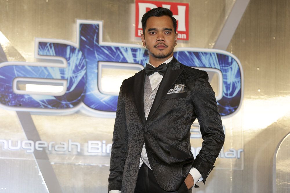 Singer-actor Alif Satar confirms down with Covid-19, now under ...