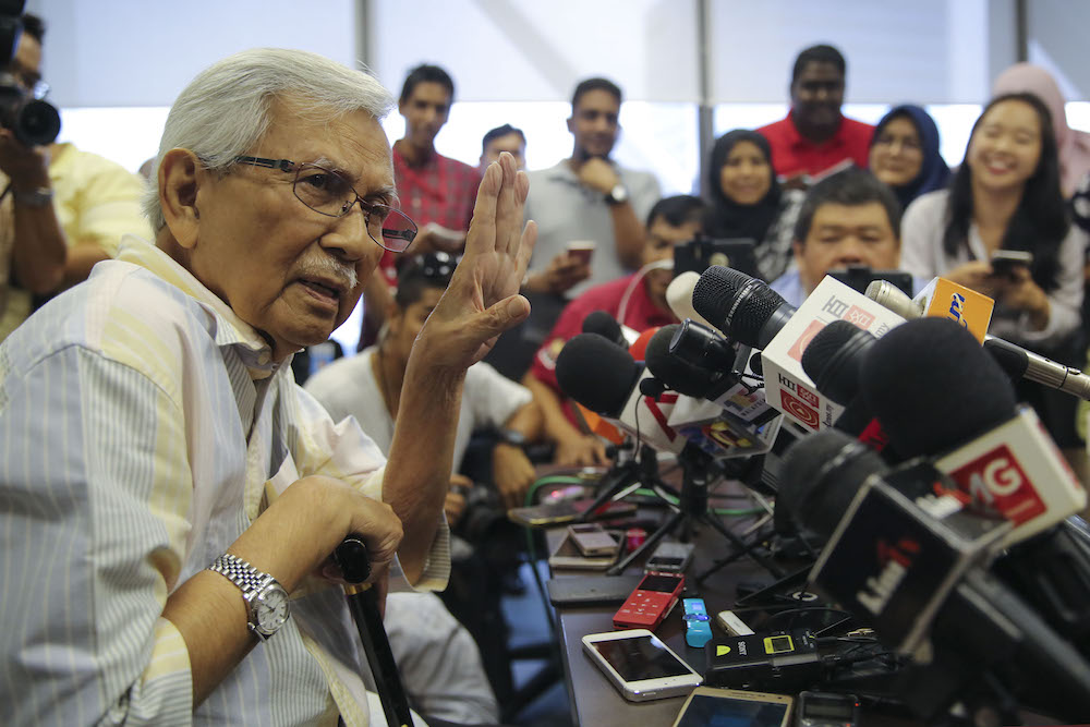 Tun Daim Zainuddin speaks during a press conference at Ilham Tower in Kuala Lumpur May 18, 2018. u00e2u20acu201d Picture by Yusof Mat Isa