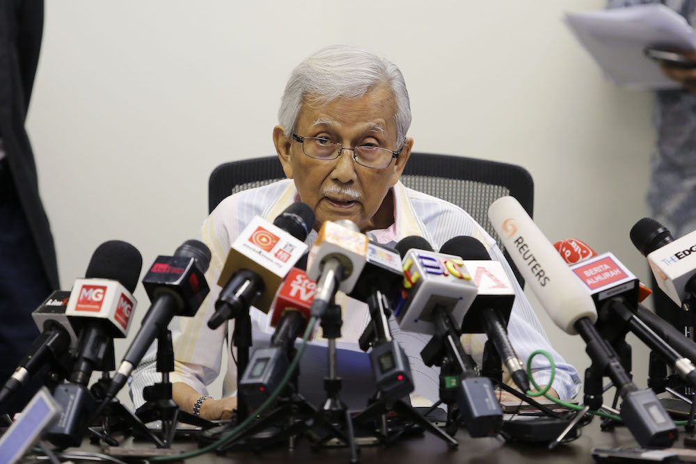 Tun Daim Zainuddin speaks during a press conference at Ilham Tower in Kuala Lumpur May 18, 2018. u00e2u20acu201d Picture by Yusof Mat Isa
