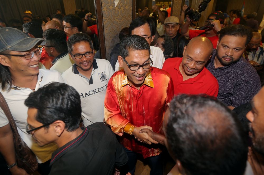 Perak Pakatan Harapan chairman Ahmad Faizal Azumu ( centre ) together with other PH candidates announcing their victory in the 14th general election. u00e2u20acu201d Picture by Farhan Najib