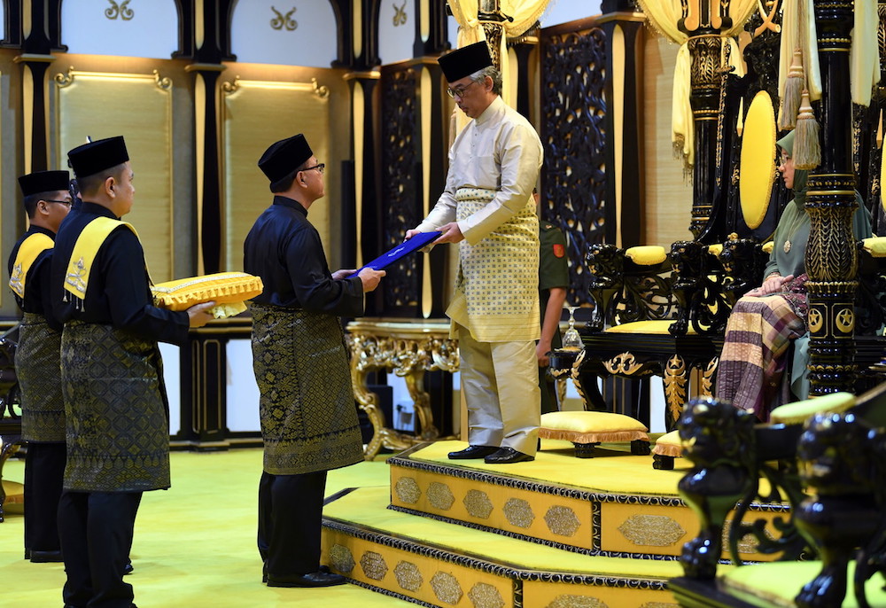 Datuk Seri Wan Rosdy Wan Ismail is sworn in as Pahang mentri besar before Pahang Regent Tengku Abdullah Sultan Ahmad Shah at the Balairong Seri Istana Abu Bakar in Pekan May 15, 2018. u00e2u20acu201d Bernama pic