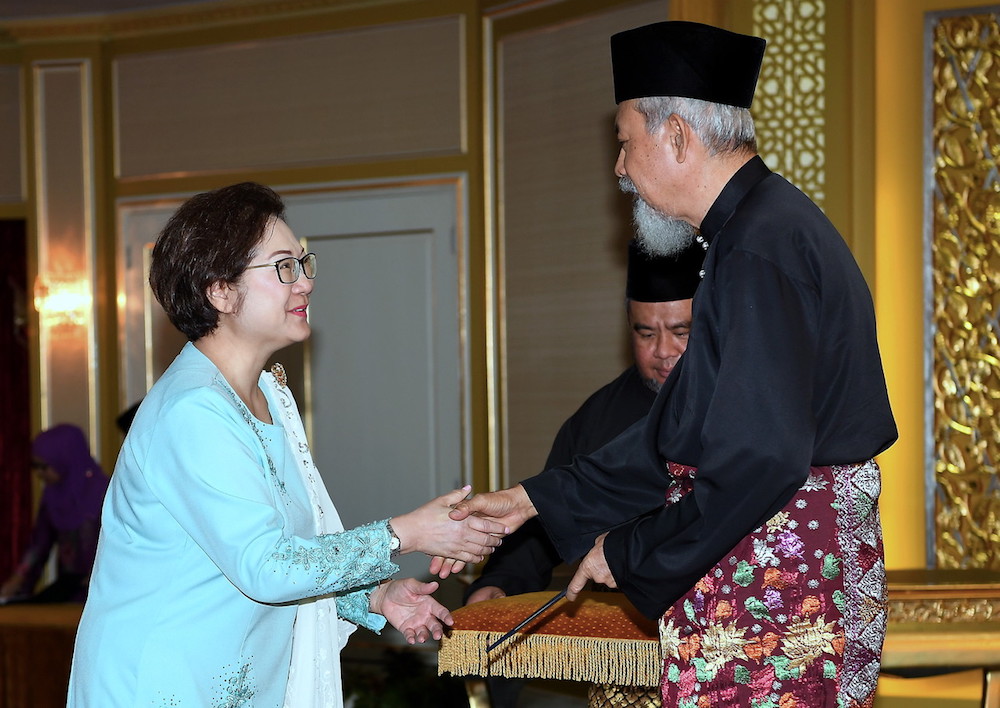 Sabah Pakatan Harapan chief Christina Liew is sworn in as Sabah deputy chief minister by Yang Di-pertua Negeri, Tun Juhar Mahirudin, at Istana Negeri in Kota Kinabalu May 16, 2018. u00e2u20acu201d Bernama pic