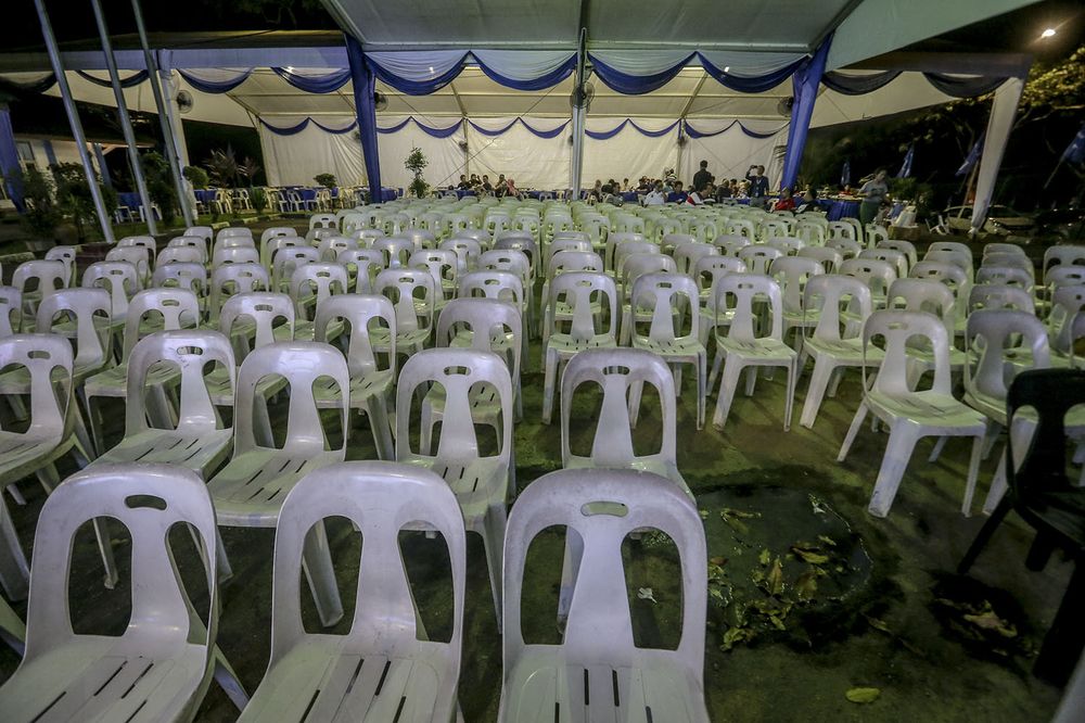 A gloomy situation is pictured with no one present at Johor State Umno House, May 9, 2018. u00e2u20acu201d Picture by Hari Anggara