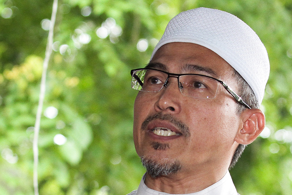 Nik Omar Nik Abdul Aziz speaks in Shah Alam May 3, 2018. u00e2u20acu201d Picture by Miera Zulyana
