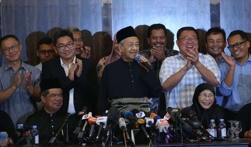 Prime Minister Tun Dr Mahathir Mohamad giving a press conference at Sheraton Petaling Jaya, May 10, 2018. — Picture by Razak Ghazali
