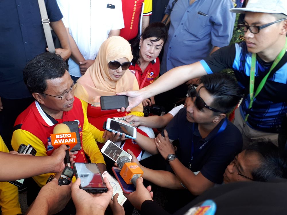 Shafie fielding questions from the press after attending his first official function as chief minister, May 13, 2018. — Picture by Raynore Mering