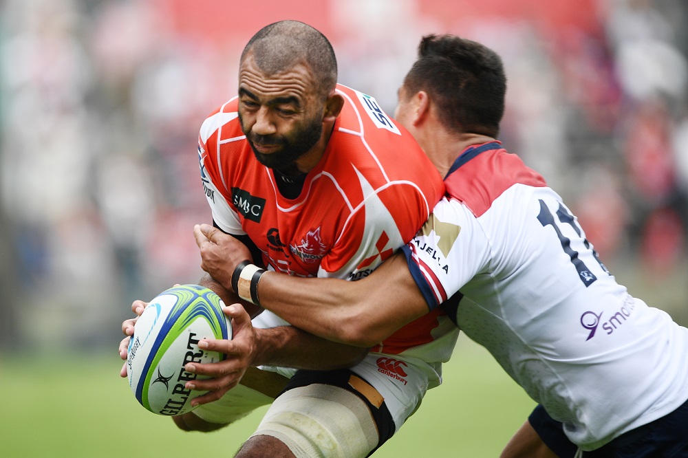 Sunwolves' flanker Michael Leitch (left) is tackled by Reds' wing Jordan Petaia during Round 13 Super Rugby match between Sunwolves of Japan and the Reds of Australia at Prince Chichibu Memorial Stadium in Tokyo, May 12, 2018. u00e2u20acu201d AFP picn