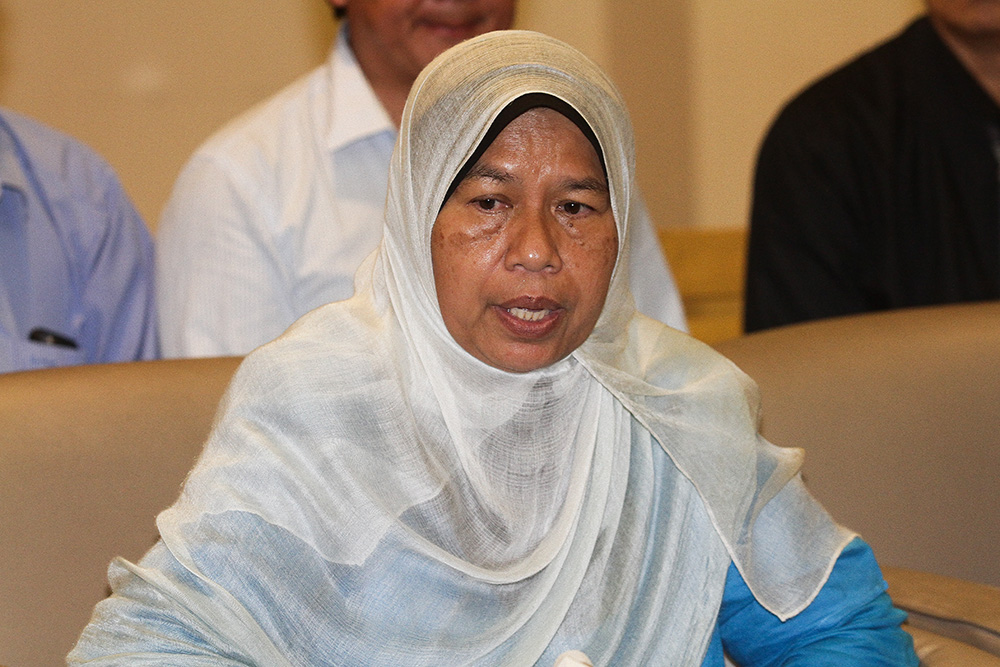 Zuraida Kamaruddin holds a press conference at Cheras Rehabilitation Hospital in Kuala Lumpur May 12, 2018. u00e2u20acu201d Picture by Miera Zulyana