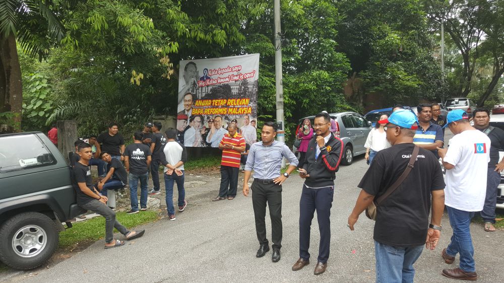 A crowd of supporters gather in front of Datuk Seri Anwar Ibrahim's house in Segambut Dalam May 16, 2018. u00e2u20acu2022 Picture by Shazwan Mustafa Kamal