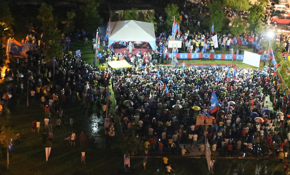 People attend a Pakatan Harapan rally in Sentul May 6, 2018. u00e2u20acu201d Picture by Razak Ghazali