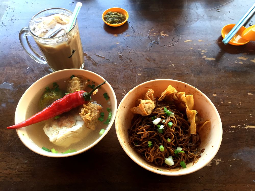 Caption: Perfect way to start your day in Rawang accompanied by a kampung atmosphere.