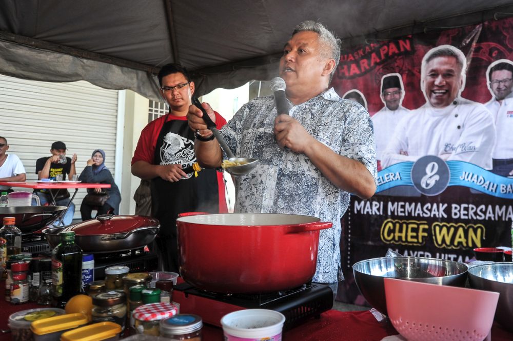 Chef Wan speaks at the u00e2u20acu02dcLet's Cook with Chef Wanu00e2u20acu2122 event in Ayer Hitam May 8, 2018. u00e2u20acu201d Picture by Shafwan Zaidonnn