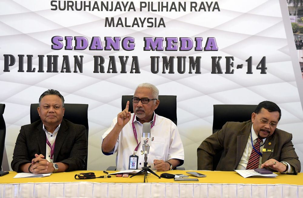 Election commission chairman Tan Sri Mohd Hashim Abdullah giving a press conference at Wisma SPR, May 9, 2018. u00e2u20acu201d Bernama pic