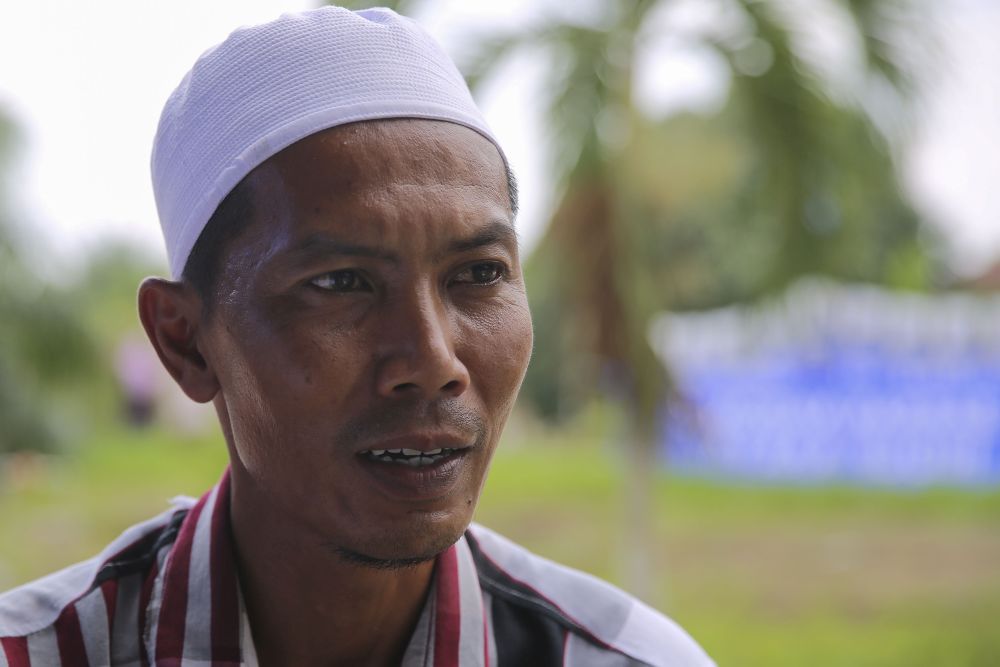 Zulkeflee would like to see better drainage system in his village at Bukit Bandung. — Picture by Yusof Mat Isa