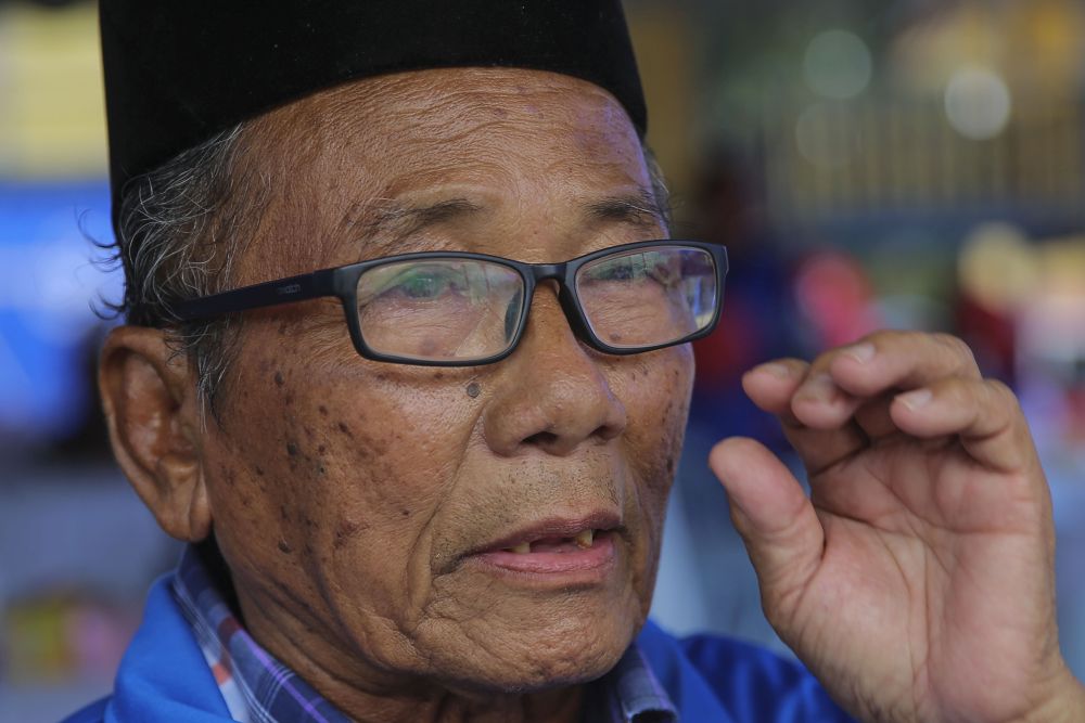 Rahman wants better roads leading to plantations in the estate areas surrounding Ijok. — Picture by Yusof Mat Isa