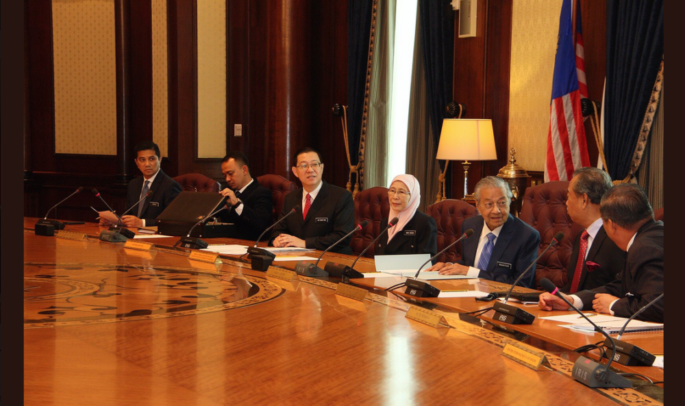 Dr Mahathir chairs the first meeting with members of the Cabinet in Putrajaya on May 23, 2018. u00e2u20acu201d Picture via Twitter/AzminAli