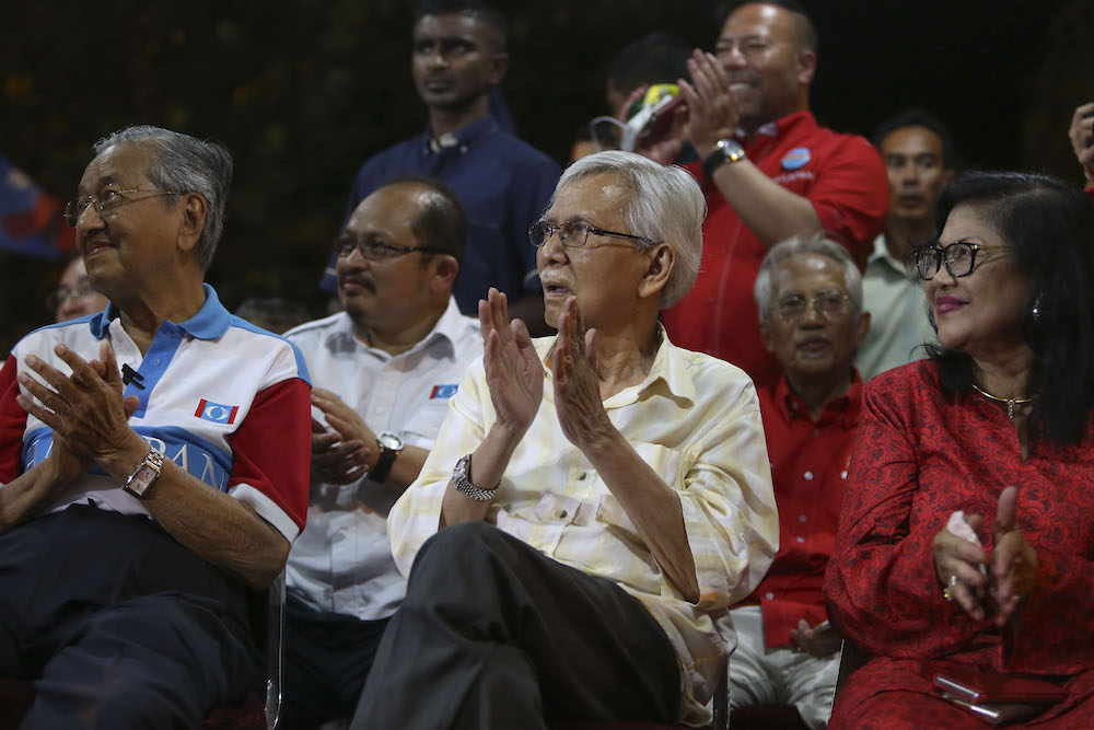Tun Dr Mahathir Mohamad, Tun Daim Zainuddin and Tan Sri Rafidah Aziz are pictured during a ceramah at Taman Bukit Piatu Mutiara, Melaka May 4, 2018. u00e2u20acu201d Picture by Yusof Mat Isa