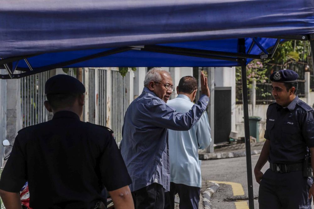 Mahdzir Khalid arrives at former prime minister Datuk Seri Najib Razak's residence in Kuala Lumpur May 18, 2018. u00e2u20acu201d Picture by Firdaus Latifnn