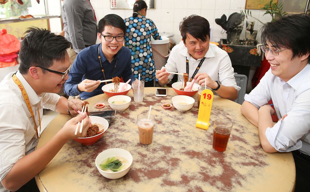 (From left) Crimson Chan, Eng, Chow and Wong enjoy Sam Kee’s noodles that is being sold at a flat rate of RM6 for all sizes.