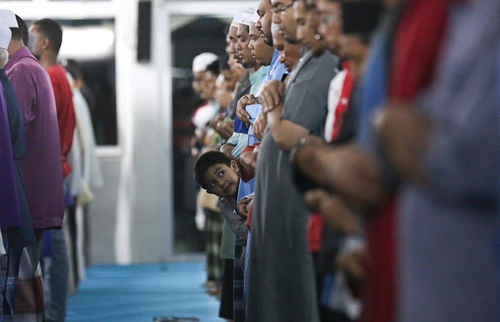 Muslims perform u00e2u20acu02dcTarawihu00e2u20acu2122 prayers on the eve of Ramadan at the Seberang Jaya Mosque, Penang May 16, 2018. u00e2u20acu201d Picture by Choo Choy May