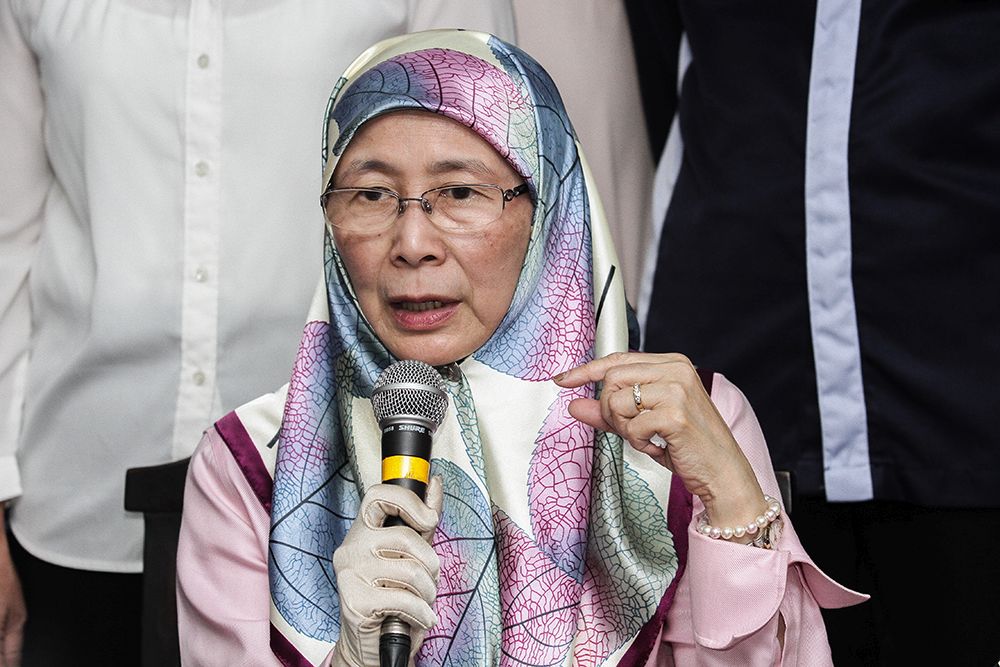 Datuk Seri Dr. Wan Azizah Wan Ismail speaks during a visit to Rumah Ehsan in Kuala Kubu Bharu, Selangor May 29, 2018. u00e2u20acu201d Picture by Miera Zulyana