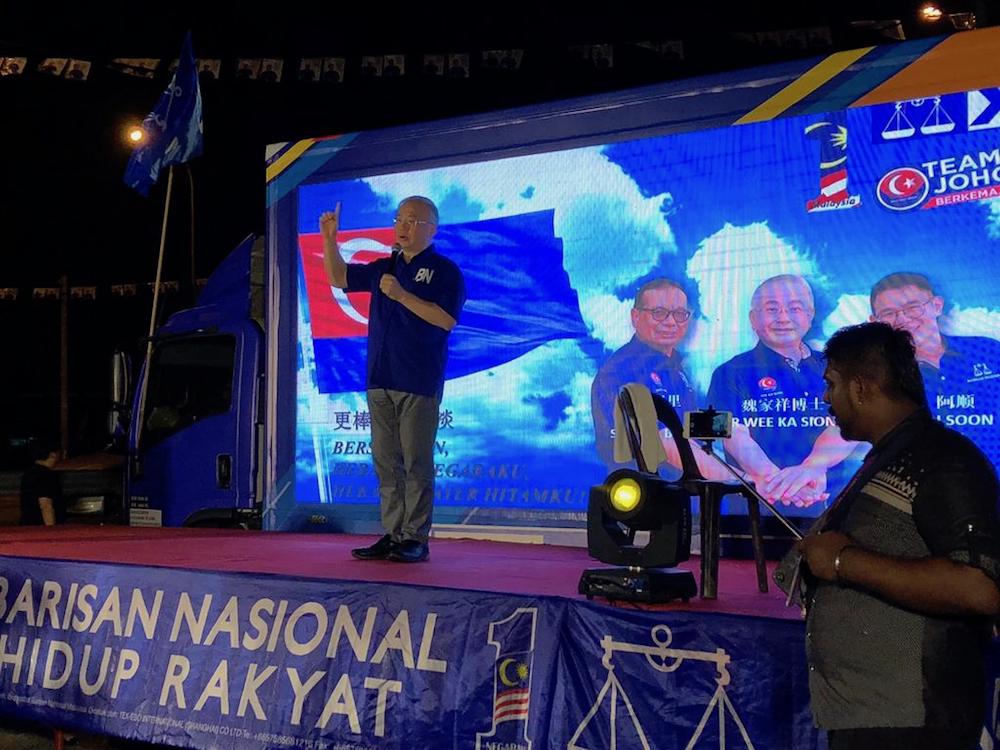 MCA deputy president Datuk Seri Wee Ka Siong, the incumbent MP for the Ayer Hitam parliamentary seat, devoted the initial section of his half-hour rally speech on Sunday night to his opponent. u00e2u20acu201d TODAY pic