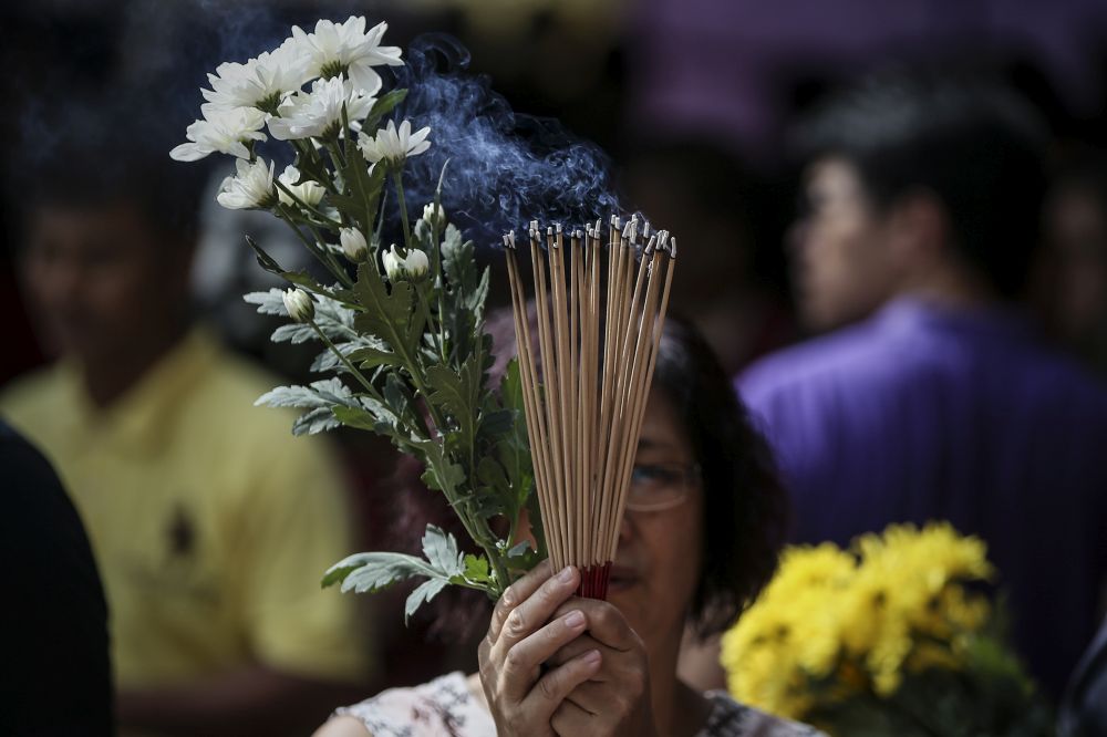 A woman offers incensed joss-sticks at the Thai Buddhist Chetawan temple in Petaling Jaya on Wesak Day May 29, 2018. u00e2u20acu201d Picture by Azneal Ishak