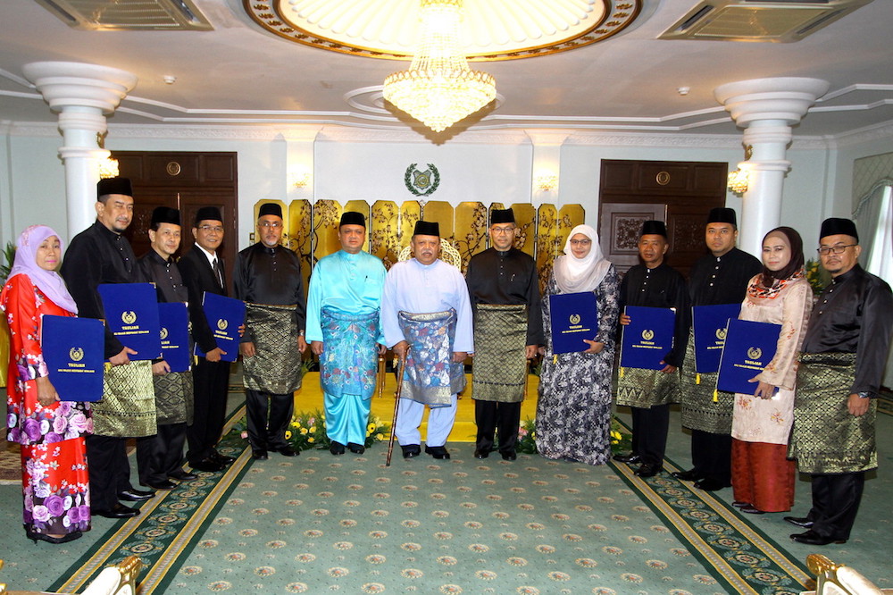 Eight BN reps sworn in as Perlis executive councillors | Malay Mail