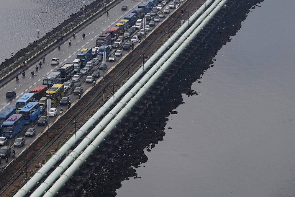Water pipes run the length of the causeway between Singapore and Johor Baru, transporting up to 946 million litres of water or approximately 60 per cent of Singaporeu00e2u20acu2122s water needs each day. u00e2u20acu201d Reuters pic 