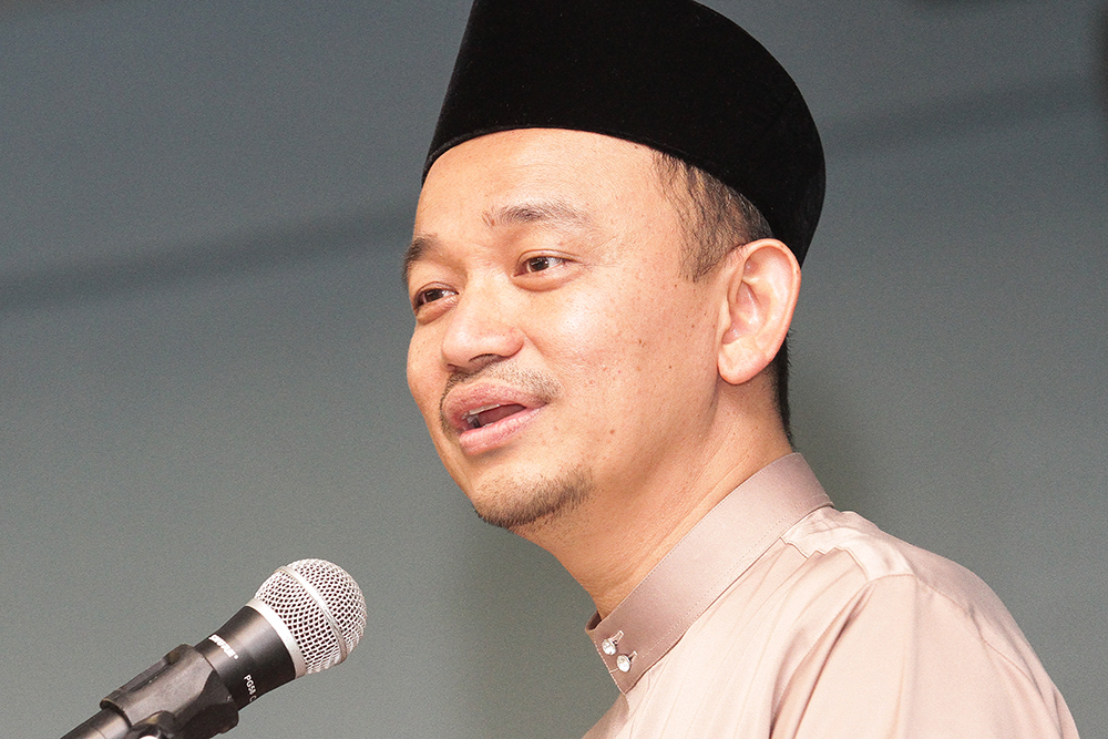 Education Minister Maszlee Malik gives a speech during a breaking of fast gathering at SMK Persint 11(1) in Putrajaya June 6, 2018. u00e2u20acu201d Picture by Miera Zulyana