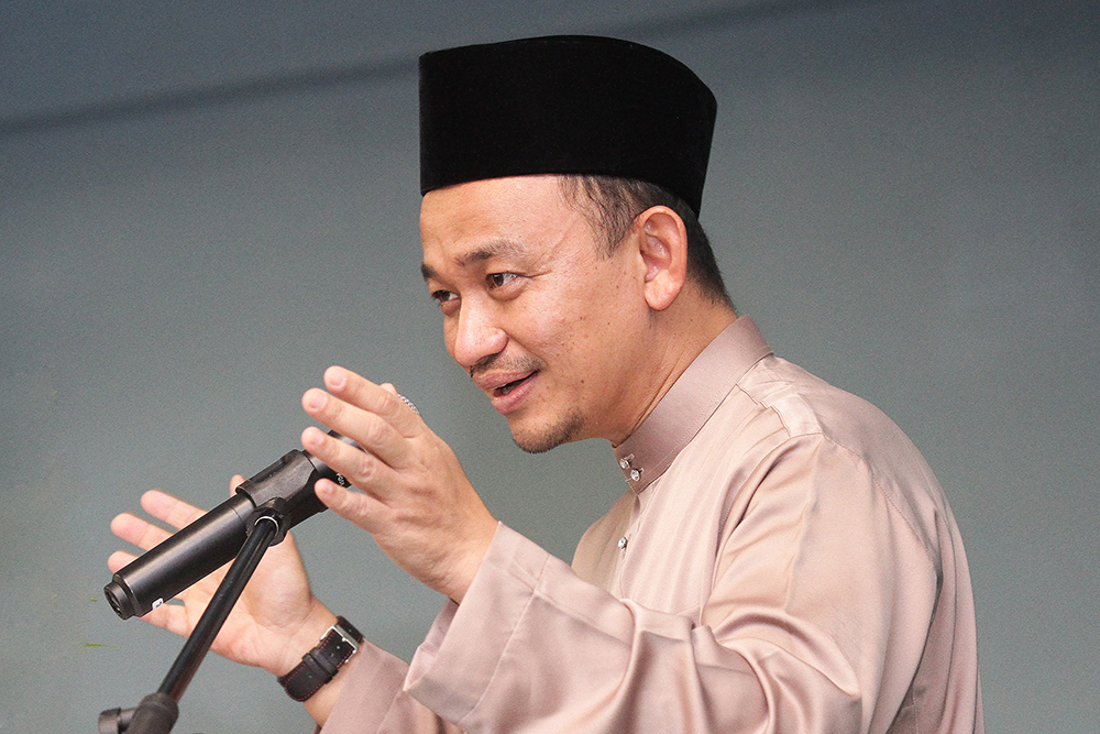 Education Minister Maszlee Malik gives a speech during a breaking of fast gathering at SMK Persint 11(1) in Putrajaya June 6, 2018. u00e2u20acu201d Picture by Miera Zulyana